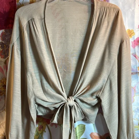 Lightweight/Sheer Beige Shrug/Wrap - Picture 2 of 5